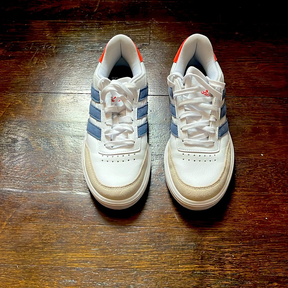 Addidas Court Block Sneaker size 6.5  in amazing shape.
